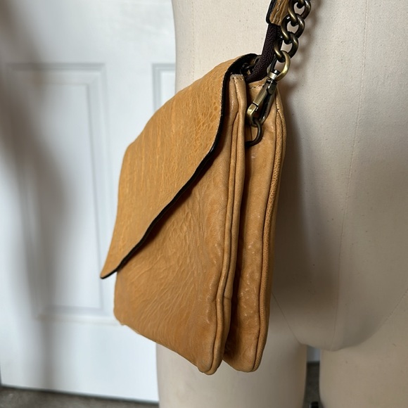 BEAUTIFUL MAXON COLLECTION PEBBLED LEATHER HANDBAG. Yellow-tan color. VG/EUC. - Picture 3 of 13